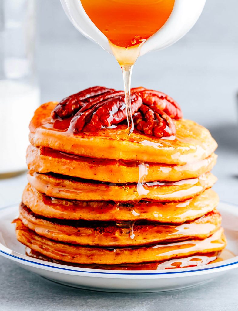 Sciroppi e dolcificanti naturali come lo sciroppo d’acero per pancake e dessert