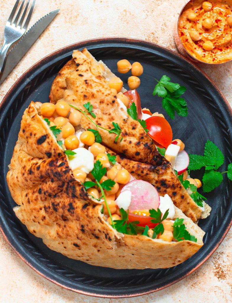 Pane pita farcito e specialità di panificazione internazionale