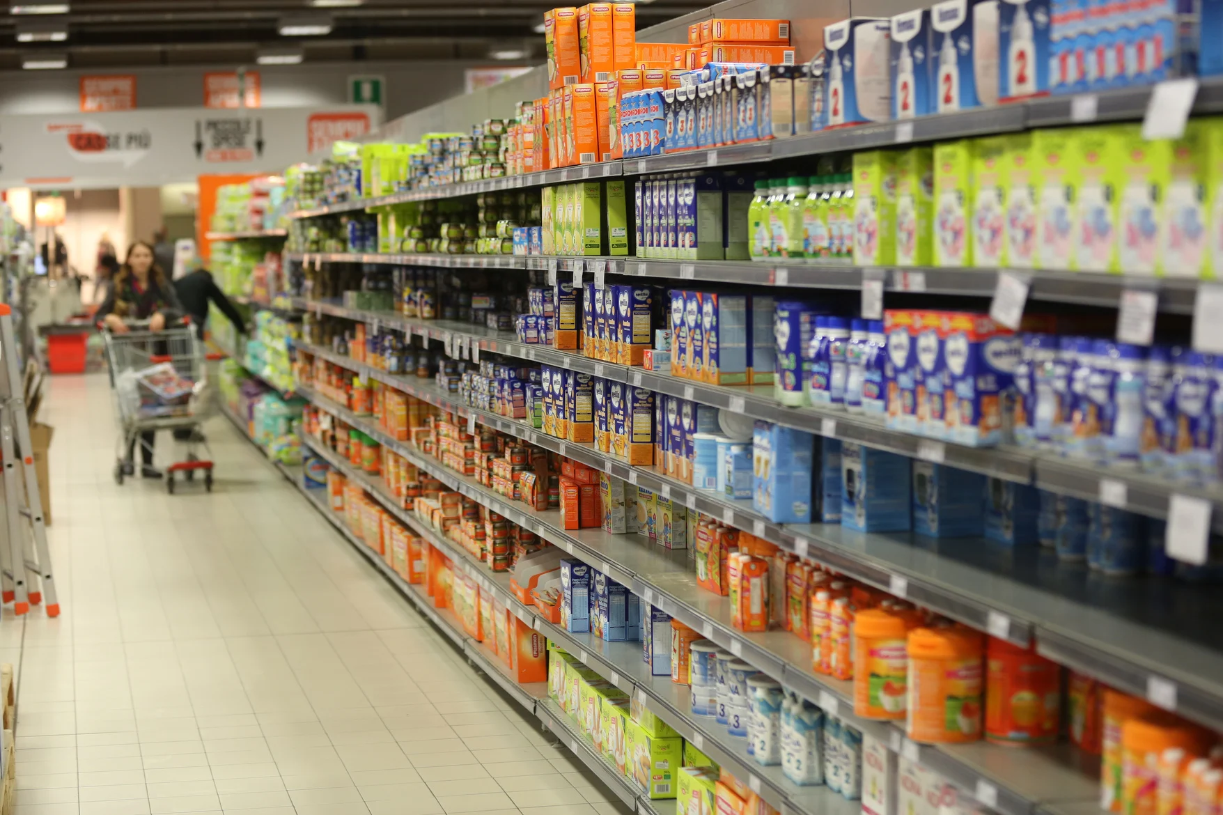 Shelves Oil - Supermarket Shortages: Skyrocketing costs and reduced security