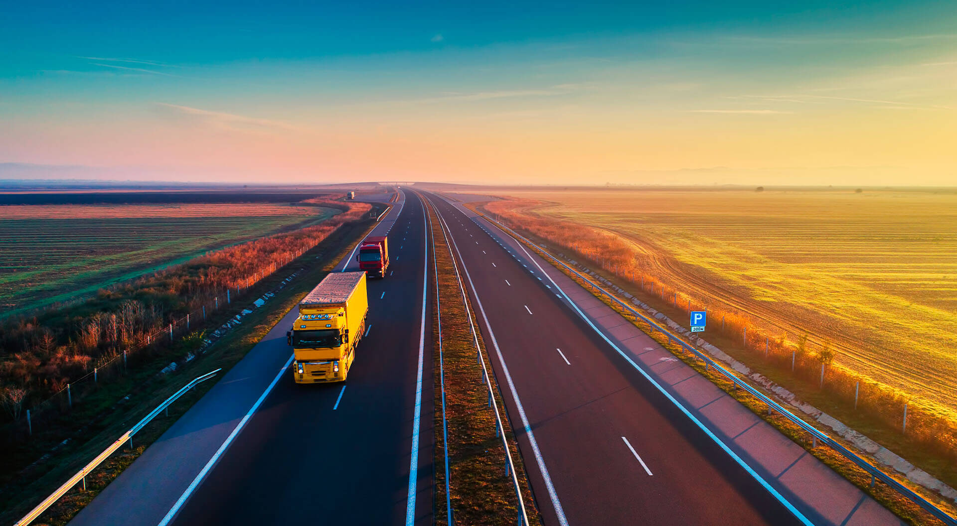 Camion in movimento su strada