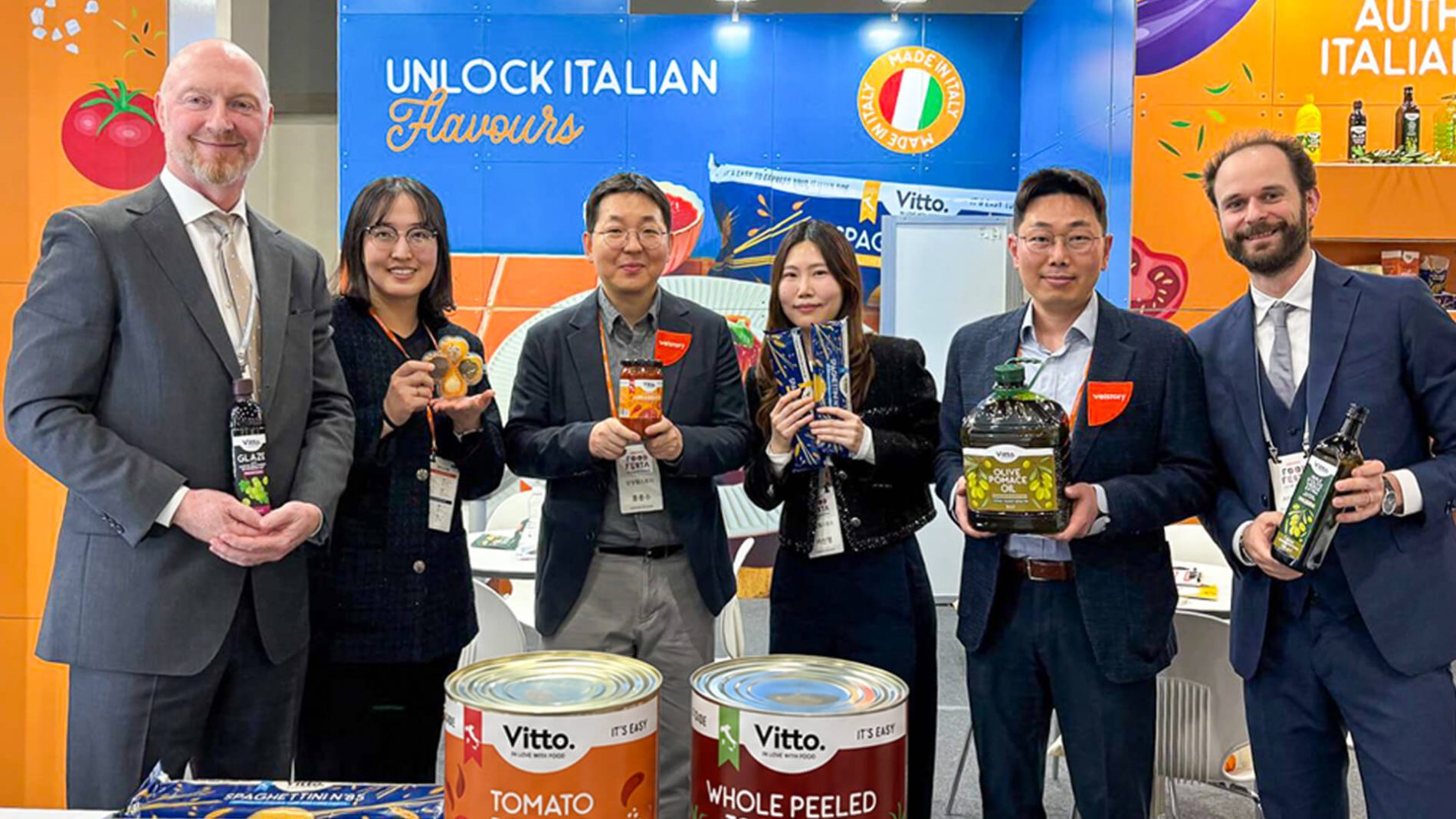 Atlante and Samsung Welstory representatives presenting the Vitto product range at Food Festa 2026 in South Korea