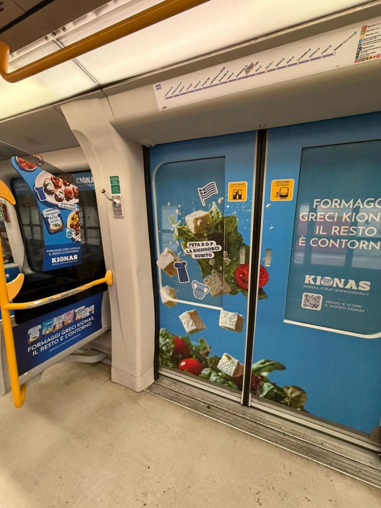 Generare presenza e memorabilità: il takeover Kionas sulla Metro Lilla di Milano WhatsApp Image 2026 05 28 at 14.26.17 2 WhatsApp Image 2026 05 28 at 14.26.17 2 - Generare presenza e memorabilità: il takeover Kionas sulla Metro Lilla di Milano